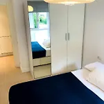 Sunandbed Punta Del Cavall شقة سالو
